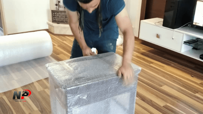 کارگر حرفه ای اسباب کشی